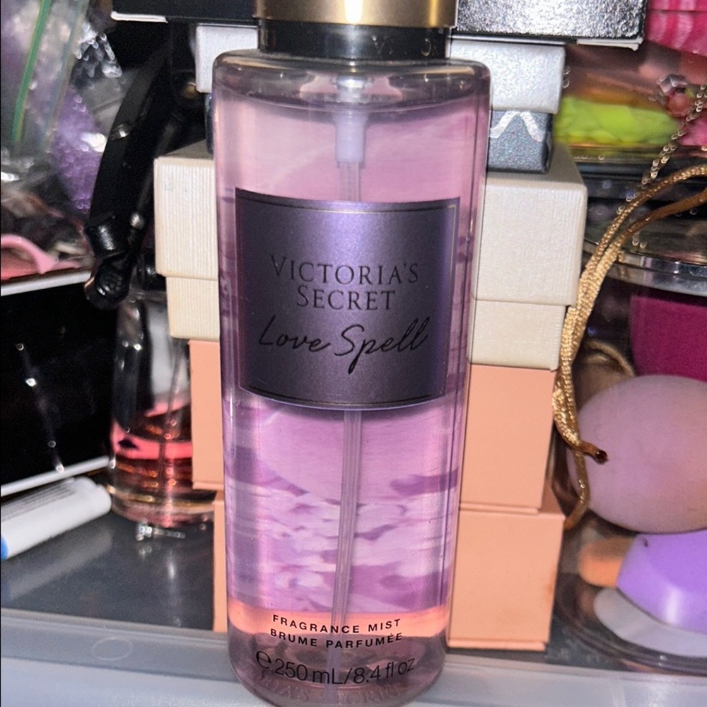 Victoria's Secret Love Spell Fragrance Mist - Picture 1 of 5